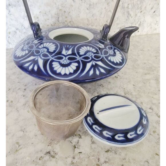 Bombay Company Blue & White Porcelain Teapot Black Handle Floral W/Strainer/Lid - Picture 2 of 7